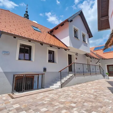 Auzlak Hisa, Apartments. Luce Exterior photo