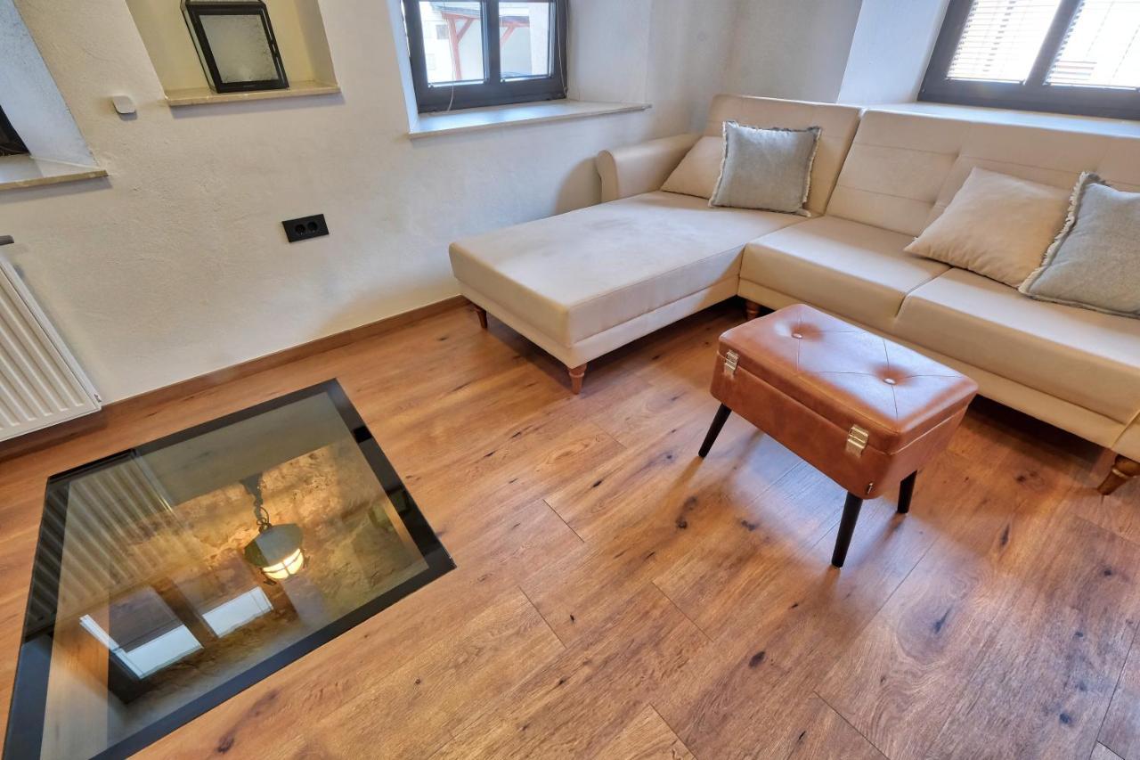 Auzlak Hisa, Apartments. *